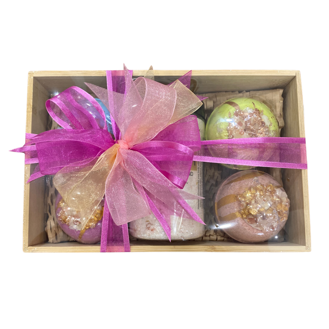 Deluxe Bath Salt & Mini Magna Bath Bomb Gift Box
