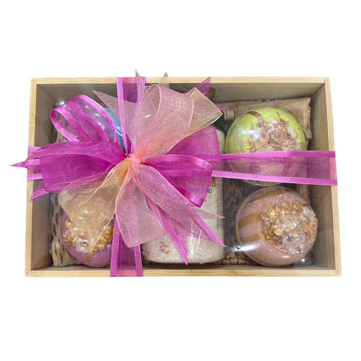 Deluxe Bath Salt & Mini Magna Bath Bomb Gift Box