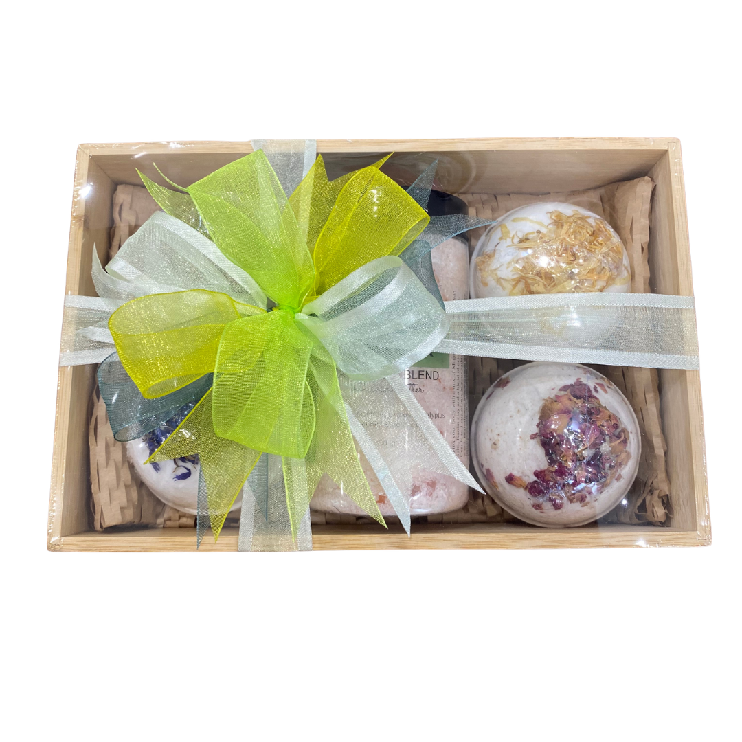 Deluxe Bath Salt & Botanical Bath Bomb Gift Box