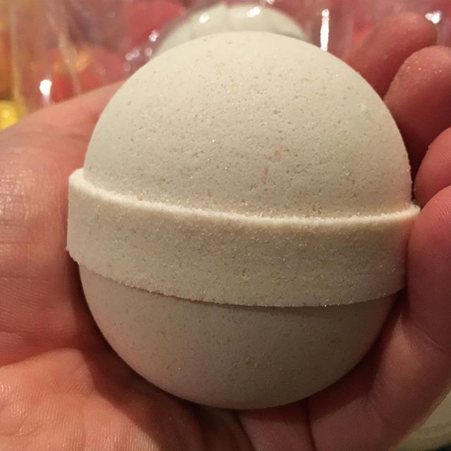 Love this bomb, the smell the texture and how the skin feels after a bath with it!!! Milk and Oats!!! Packing in progress!!!